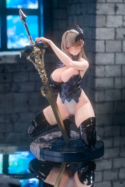 「猎魔者-瑟琳娜」追视眼2.0 磁控光效金瞳 柔感软胸