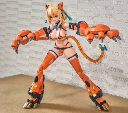 PLAMAX  BP-02 兔女郎服装计划 索菲亚· F· 希琳 老虎装甲