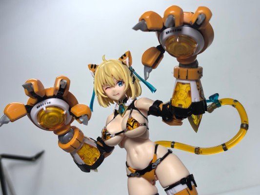 PLAMAX  BP-02 兔女郎服装计划 索菲亚· F· 希琳 老虎装甲