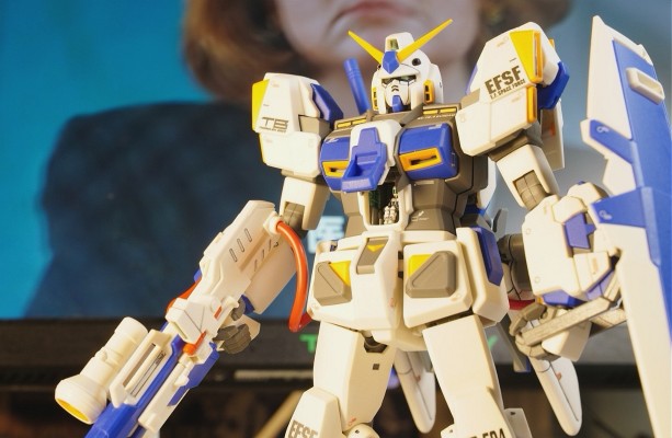 MG 1/100 机动战士高达  RX-78-4 高达4号机