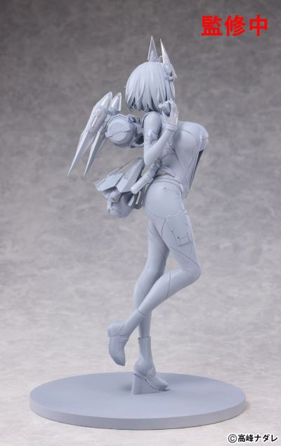 索菲亚· F· 希琳 潜水服