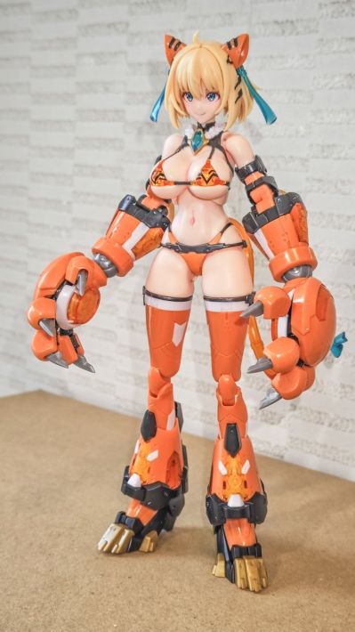 PLAMAX  BP-02 兔女郎服装计划 索菲亚· F· 希琳 老虎装甲