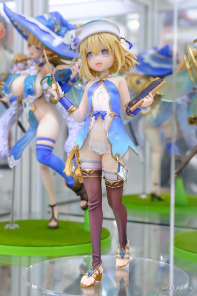 精灵村 村里的老师 莫妮卡