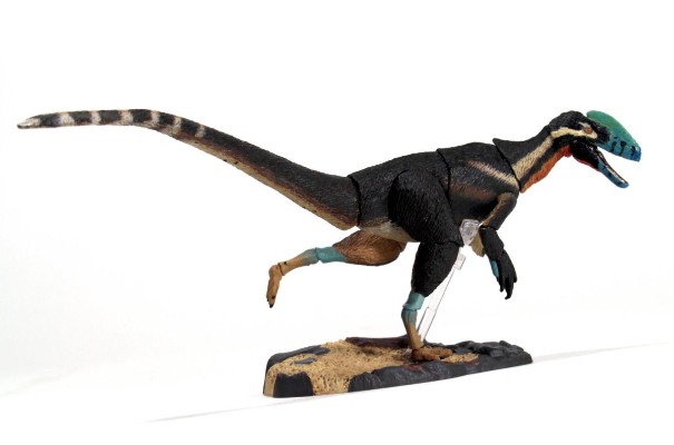 五彩冠龙 – 1/18可动玩偶