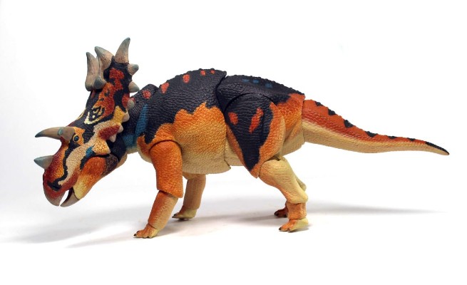 钉盾龙– 1/18可动玩偶