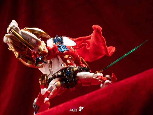 变形金刚40周年纪念款 白狮擎天柱