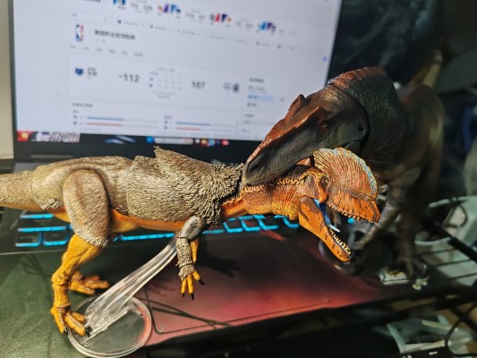 詹氏异特龙– 1/18可动玩偶