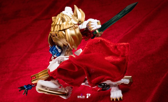 变形金刚40周年纪念款 白狮擎天柱