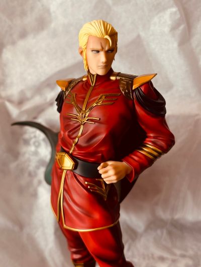 GGG 机动战士高达 逆袭的夏亚 夏亚·阿兹纳布尔 总帅造型