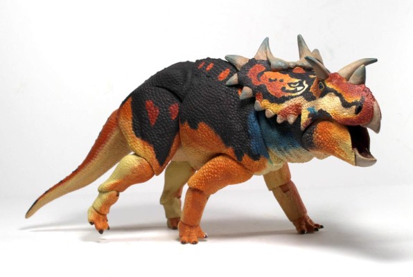 钉盾龙– 1/18可动玩偶