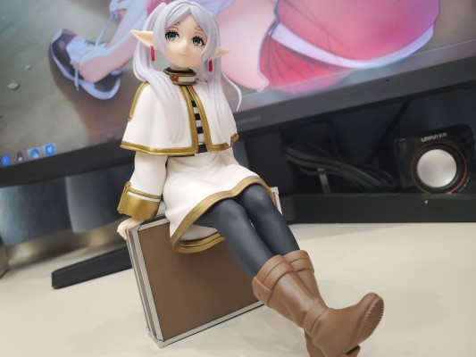 Desktop Cute 葬送的芙莉莲 芙莉莲~行李箱~