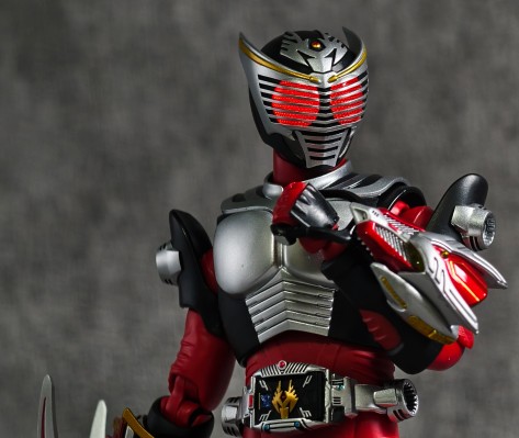 S.H.Figuarts 深红之龙＆假面骑士龙骑扩展配件包