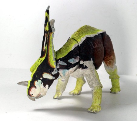 贝氏开角龙- 1/18可动玩偶