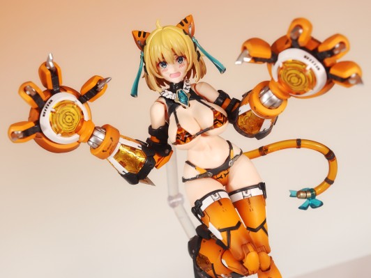 PLAMAX  BP-02 兔女郎服装计划 索菲亚· F· 希琳 老虎装甲