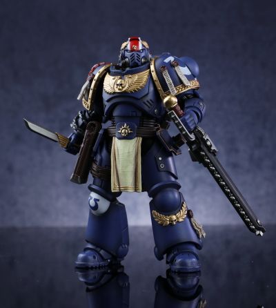 战锤40000 极限战士 梅陶罗斯 配备能量斧，风暴盾和等离子手枪