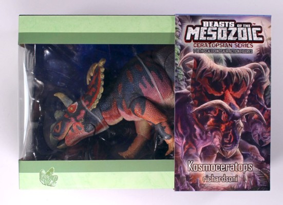 科斯莫角龙– 1/18可动玩偶