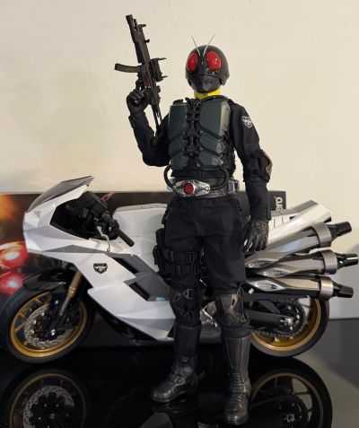 FigZero 1/6   大量出没型变异飞蝗改造人（新·假面骑士）