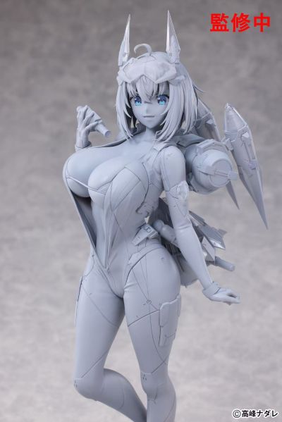 索菲亚· F· 希琳 潜水服