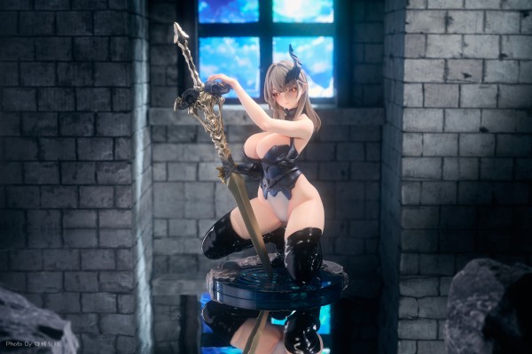 「猎魔者-瑟琳娜」追视眼2.0 磁控光效金瞳 柔感软胸