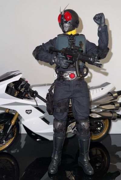 FigZero 1/6   大量出没型变异飞蝗改造人（新·假面骑士）