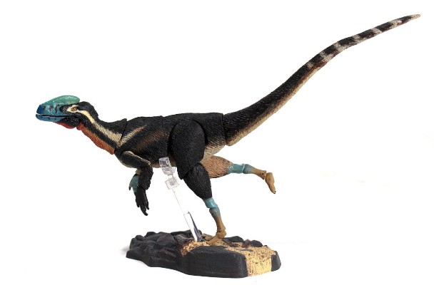 五彩冠龙 – 1/18可动玩偶