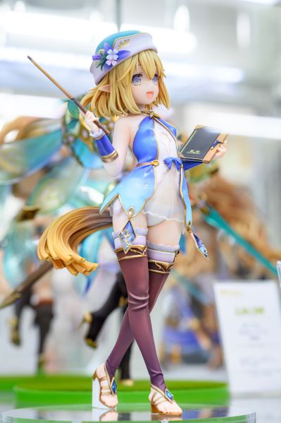 精灵村 村里的老师 莫妮卡