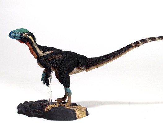 五彩冠龙 – 1/18可动玩偶