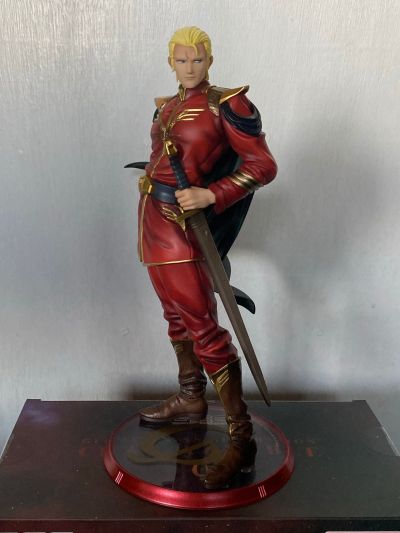 GGG 机动战士高达 逆袭的夏亚 夏亚·阿兹纳布尔 总帅造型