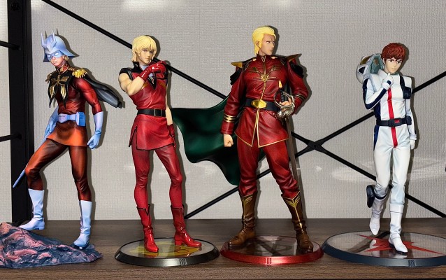 GGG 机动战士高达 逆袭的夏亚 夏亚·阿兹纳布尔 总帅造型