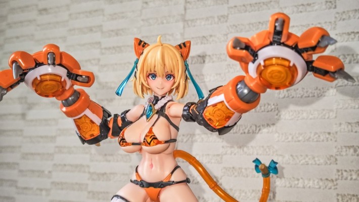 PLAMAX  BP-02 兔女郎服装计划 索菲亚· F· 希琳 老虎装甲