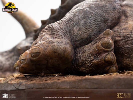 侏罗纪公园 病态三角龙 - 1:8 比例模型