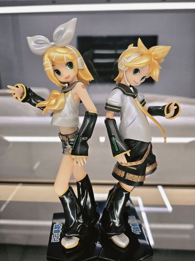 Moekore Plus No.04 镜音铃＆镜音连