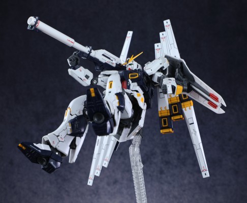 RG RX-93 ν高达（双翼浮游炮装备型）