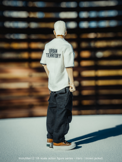 Hero人偶 棕夹克
