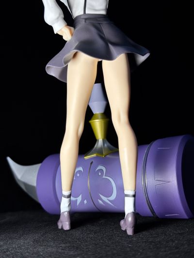 虽然是公会的柜台小姐， 但因为不想加班所以打算独自讨伐迷宫头目 Luminasta “亚莉纳·可洛瓦”