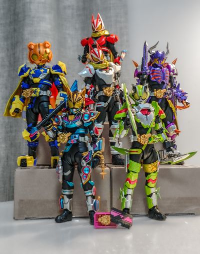 S.H.Figuarts 假面骑士霸牛 狂热僵尸形态