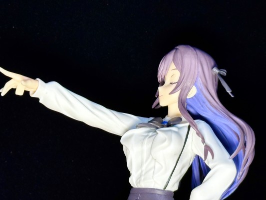 虽然是公会的柜台小姐， 但因为不想加班所以打算独自讨伐迷宫头目 Luminasta “亚莉纳·可洛瓦”