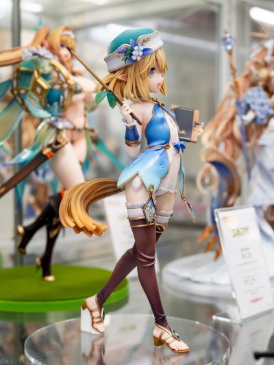 精灵村 村里的老师 莫妮卡