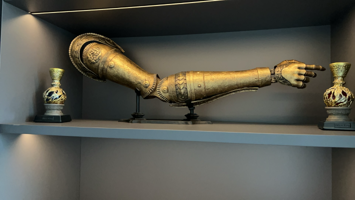 艾尔登法环 玛莲妮亚的臂甲仿制品