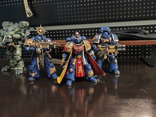 战锤40000 极限战士 圣物盔甲兵 配备等离子手枪和战斗利刃