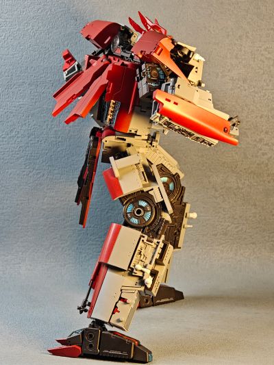 《超合金舰神》 901型综合补给舰变形机甲“精卫”