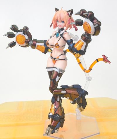 PLAMAX  BP-02 兔女郎服装计划 索菲亚· F· 希琳 老虎装甲