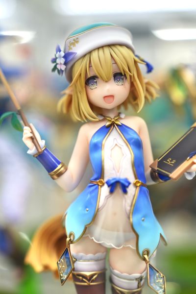 精灵村 村里的老师 莫妮卡