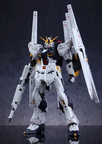 RG RX-93 ν高达（双翼浮游炮装备型）