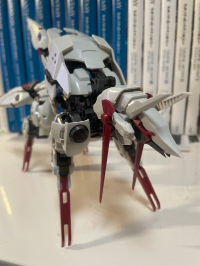 六角机牙 WEIRD TAILS
