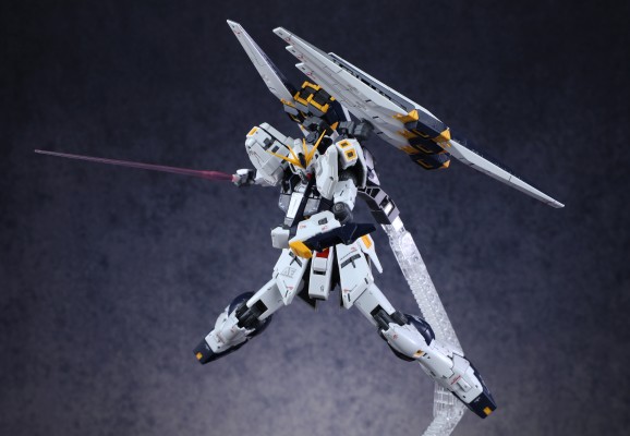 RG RX-93 ν高达（双翼浮游炮装备型）