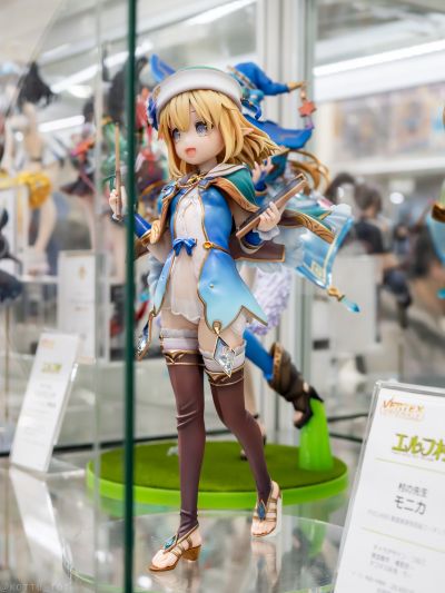 精灵村 村里的老师 莫妮卡