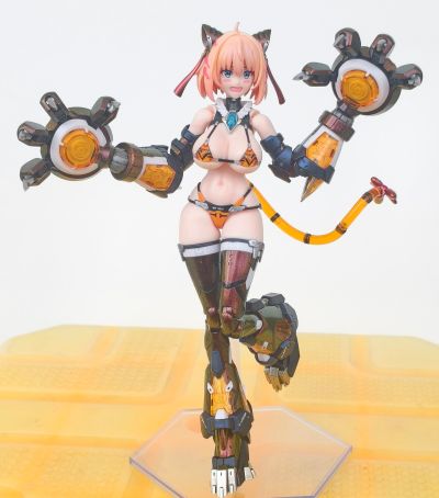 PLAMAX  BP-02 兔女郎服装计划 索菲亚· F· 希琳 老虎装甲