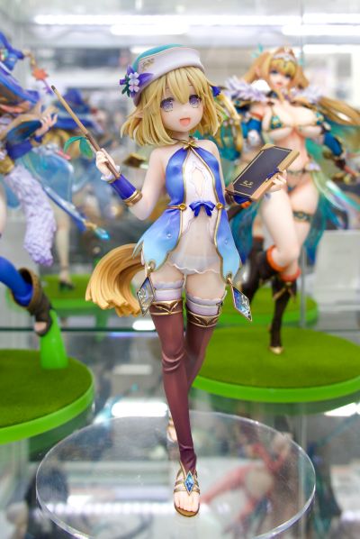 精灵村 村里的老师 莫妮卡