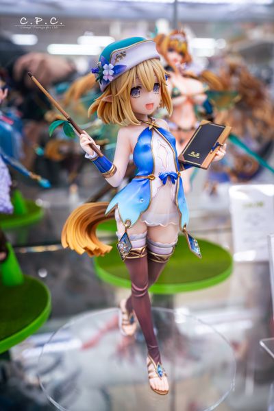 精灵村 村里的老师 莫妮卡